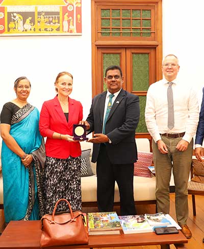 The Ambassador of the Kingdom of the Netherlands Visits UOC