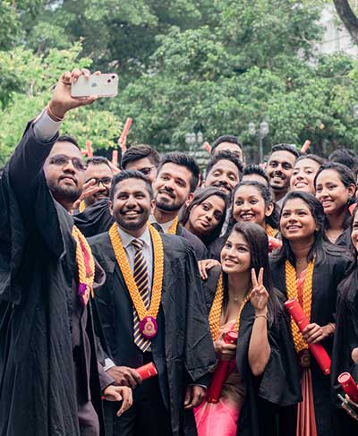 Gold Medals Shine at the Sixth Award Ceremony & External Degree Convocation 2022