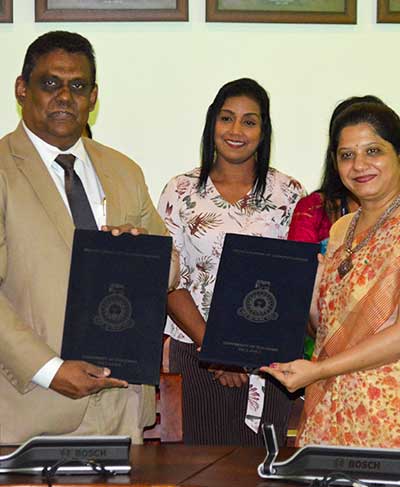 UOC signs an MOU with the Shankarrao Chavan Law College