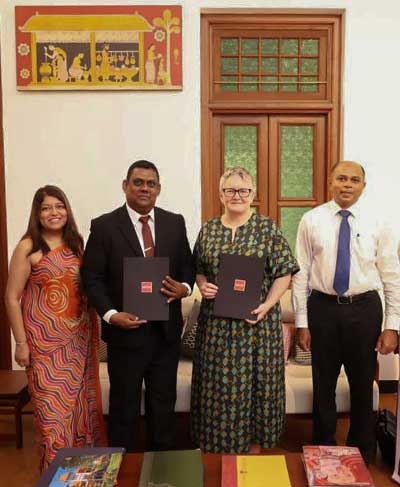 Signing MoU between University of Colombo and the ACCA