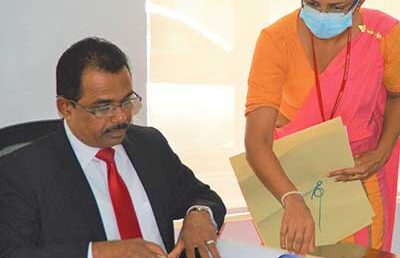 Signing of contracts between the University of Colombo and the Ministry of Education