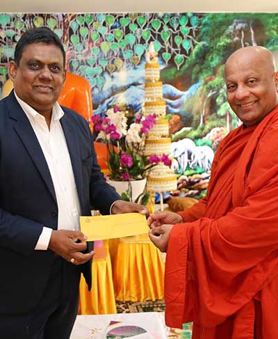 Venerable Dr Parawahera Chandaratana Thero Offers Support to UOC Students